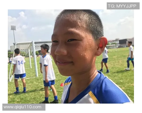 黄静的足球人生探秘:从绿茵场到心灵深处的深度对话 黄静的足球人生探秘:从绿茵场到心灵深处的深度对话