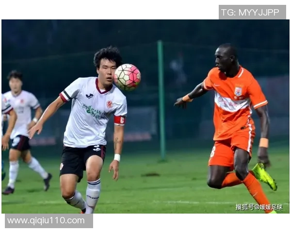 京都球队对决冈山绿鸡展现精彩足球盛宴引发球迷热情期待