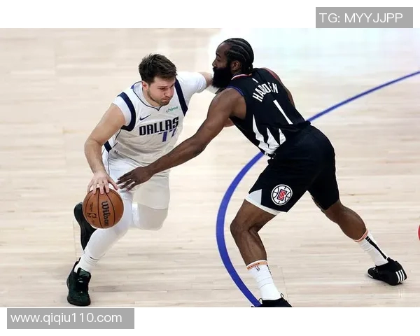 勇士与快船激战正酣2月3日精彩对决引发球迷热议 勇士与快船激战正酣2月3日精彩对决引发球迷热议